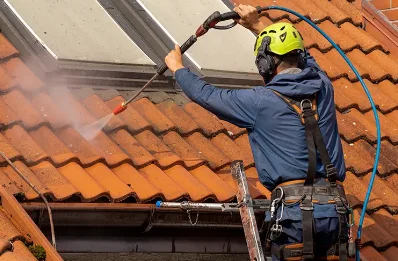 Démoussage et hydrofuge de toiture aux Salces